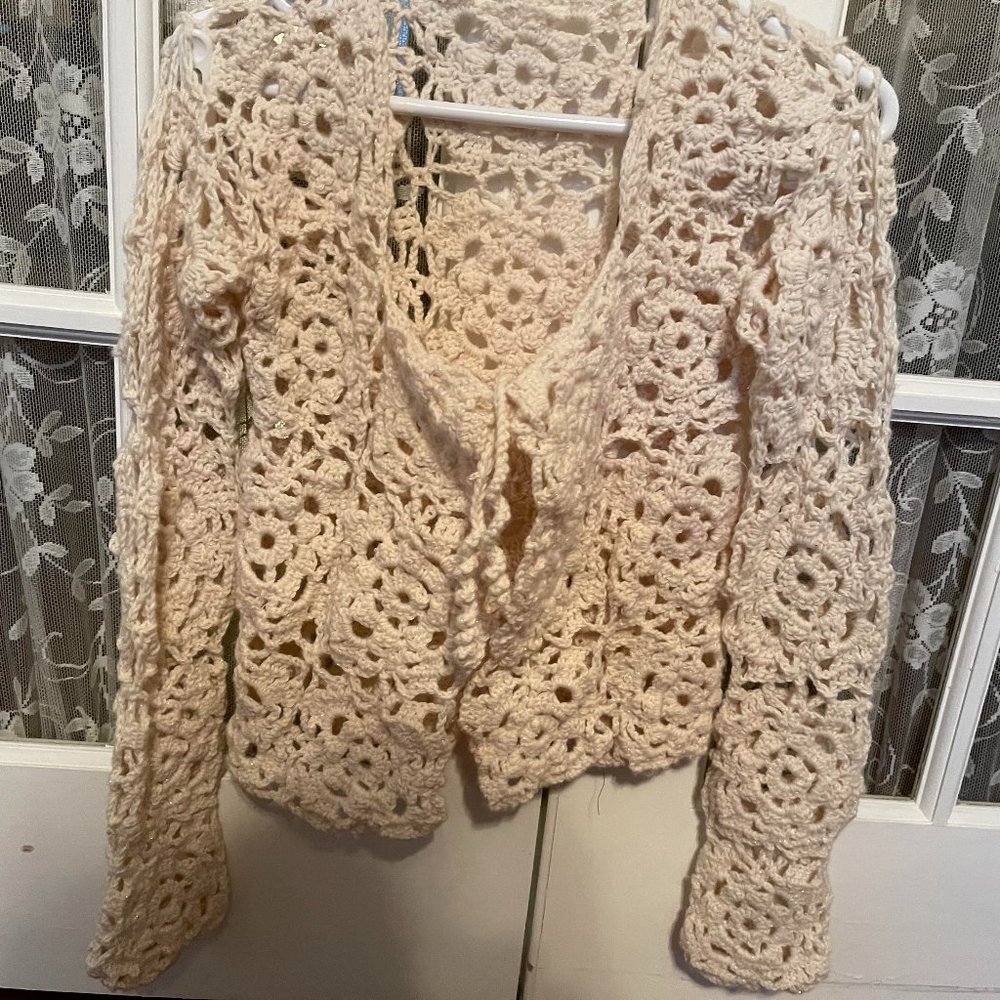HAND MADE CROCHET WOMEN'S/TEEN CREAM SWEATER XS/S